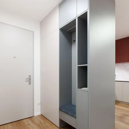 Hurbanova, 24h Self Check-in, Private Parking, Ac, Next To Park, 10 Mins To Square * Banská Bystrica
