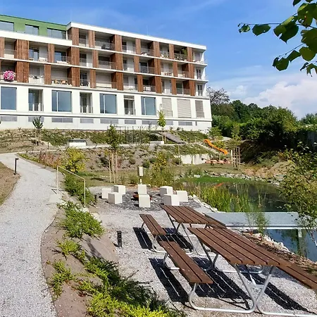 דירה Hurbanova, 24h Self Check-in, Private Parking, Ac, Next To Park, 10 Mins To Square